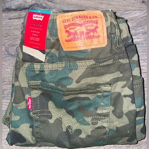 Levi camo joggers